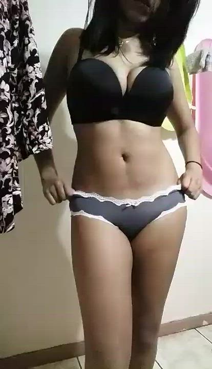 Your Indian mom sends me videos like these as an invitation to fuck her.