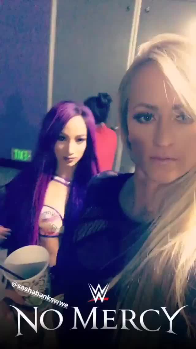 Summer & Winter Rae backstage