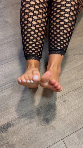 My feet want a playmate 🤍🦶🏽 [OC]