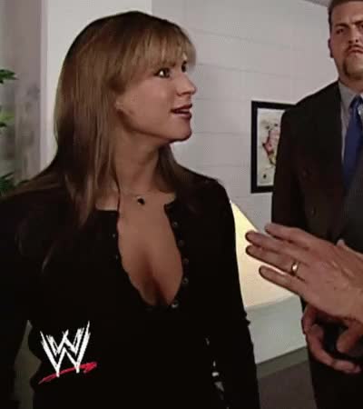 How is the Big Show not impressed with Stephanie McMahons huge tits?