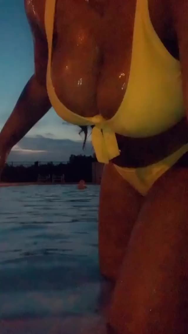 Ebony Thick Tits clip