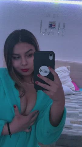 Showing my boobs on reddit makes me kind of horny