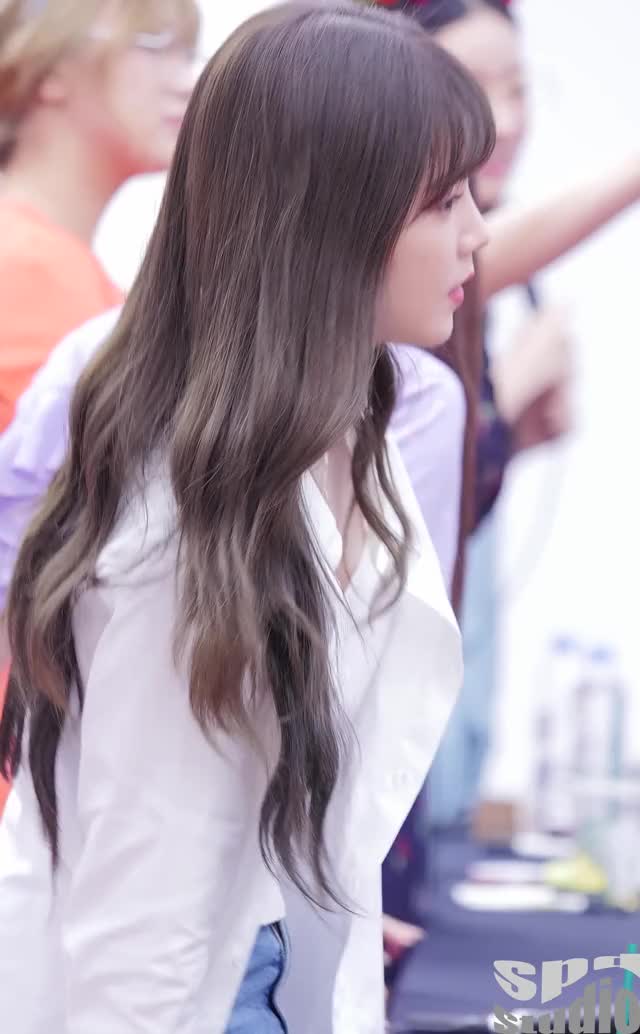 Apink Chorong's Cleavage (+Open Wide)