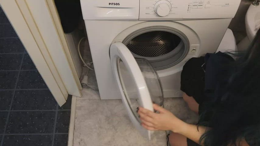 New video ! Houswife doing chores, exploring how the vibrations of the washing machine
