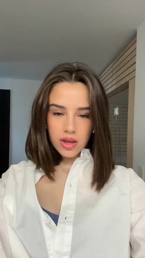 brunette dancing german tiktok clip