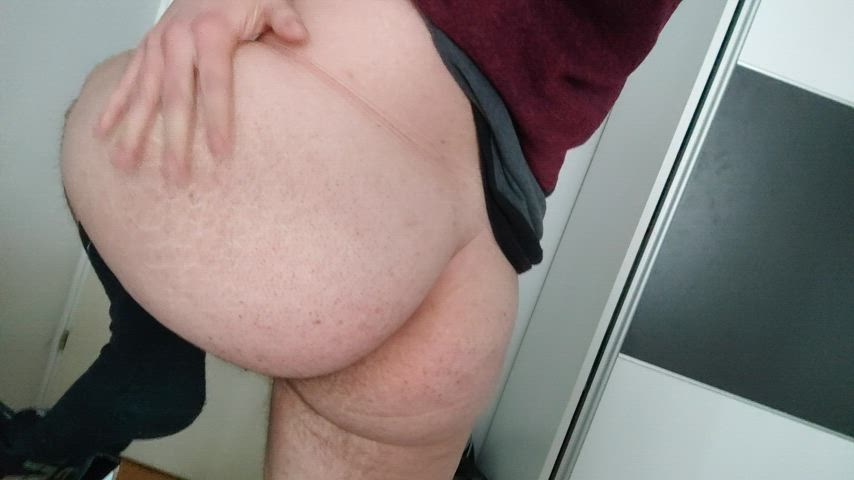 24 This ass is thicc and submissive, ready for a daddy, bear, chav, dom top or an