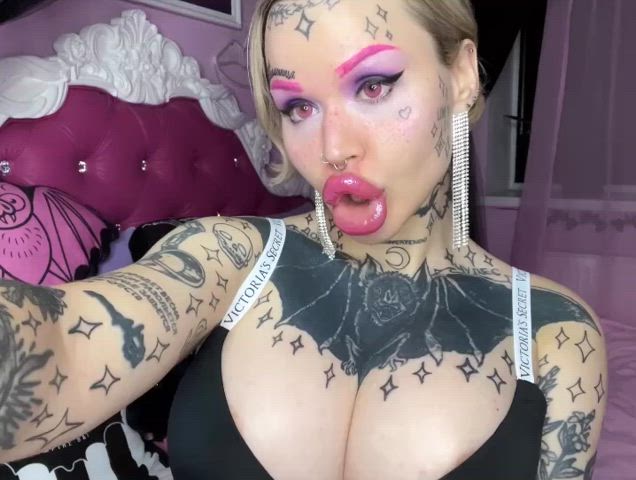 amateur babe big tits bimbo bimbofication blonde boobs fake lips fake tits onlyfans