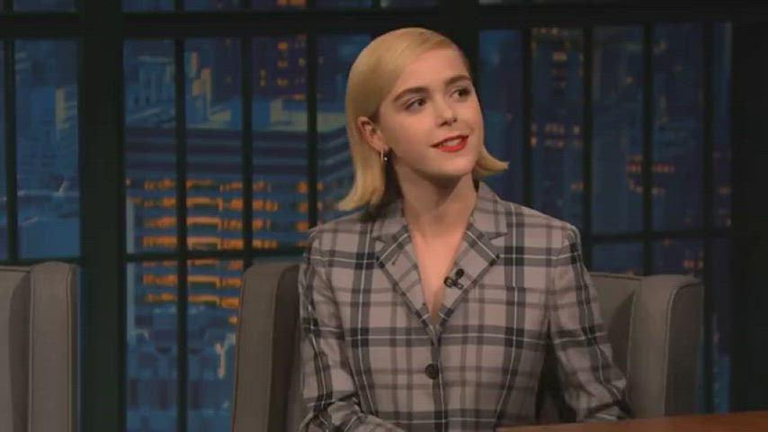 blonde cute kiernan shipka clip