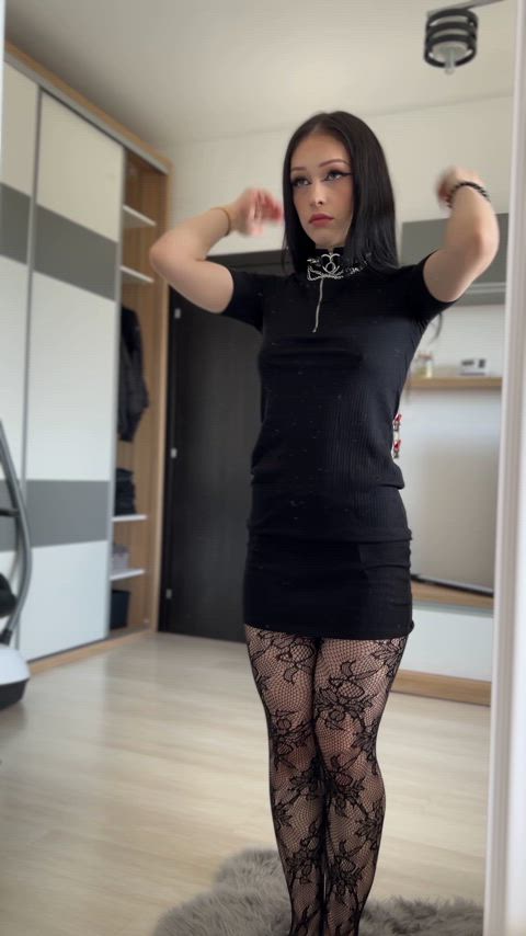 first time posting here .... hope you like small goth girls too :p