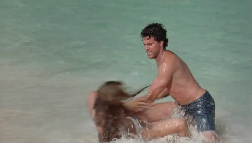 Beach Big Tits Forced Kelly Brook Sucking Tits clip
