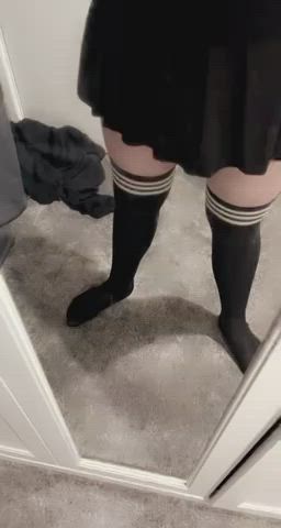 Lift my skirt up and fuck me 🥺🥺