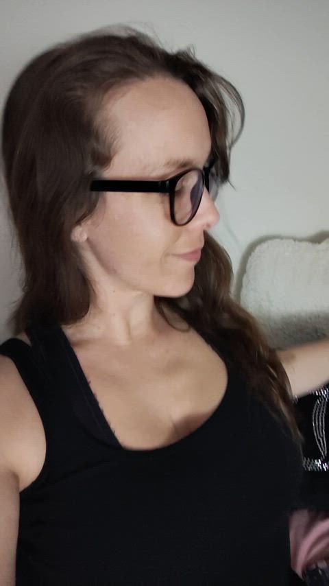 brunette camgirl clothed glasses cam-girls shortstack clip