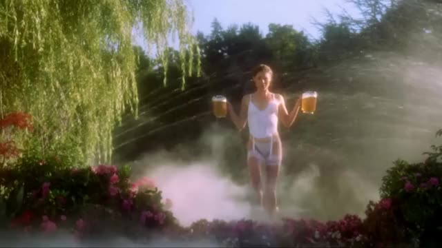 Julie Bowen in "Happy Gilmore" (1996)