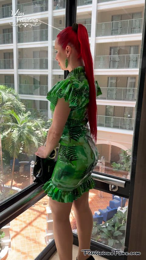 Wearing my new tropical latex outfit at Fetish Factory 🌿💚 We will definitely