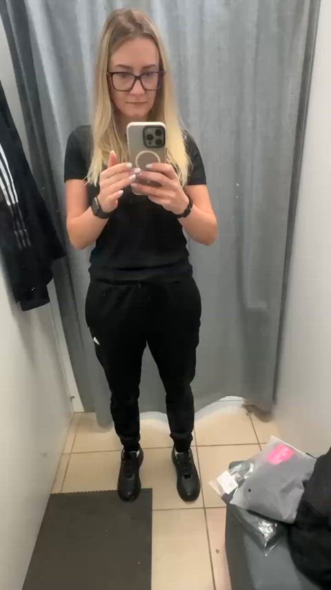 amateur blonde bra changing room cute fit glasses milf petite tits changing-rooms