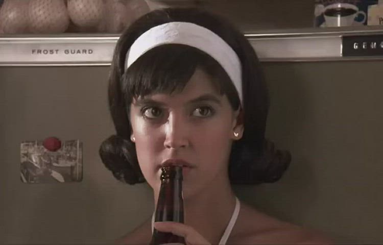 brunette phoebe cates reaction clip