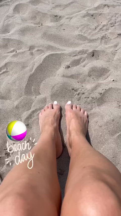 amateur beach dirty feet feet public solo clip