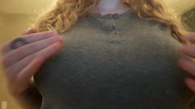 First time posting a GIF I hope I did it right but here is a titty drop!! 20201116