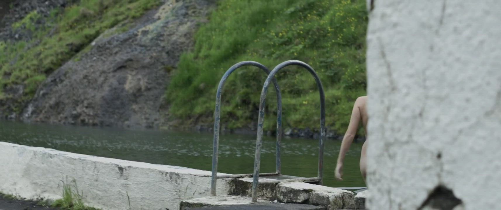 American couple skinny-dipping in Iceland (Maika Monroe &amp; Matt O'Leary -