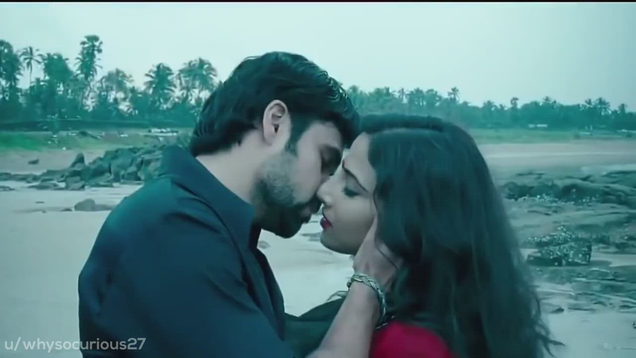 Vidya Balan kissing scenes
