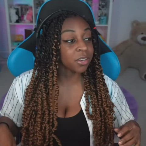 Big Tits Busty Cleavage Ebony Jiggling clip