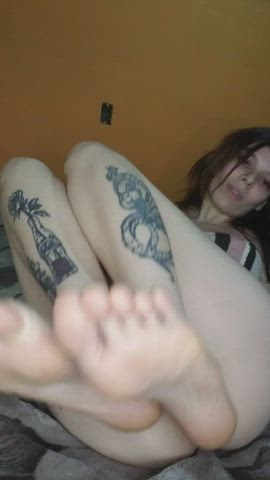 My little feet are very tired, give them a massage with your tongue