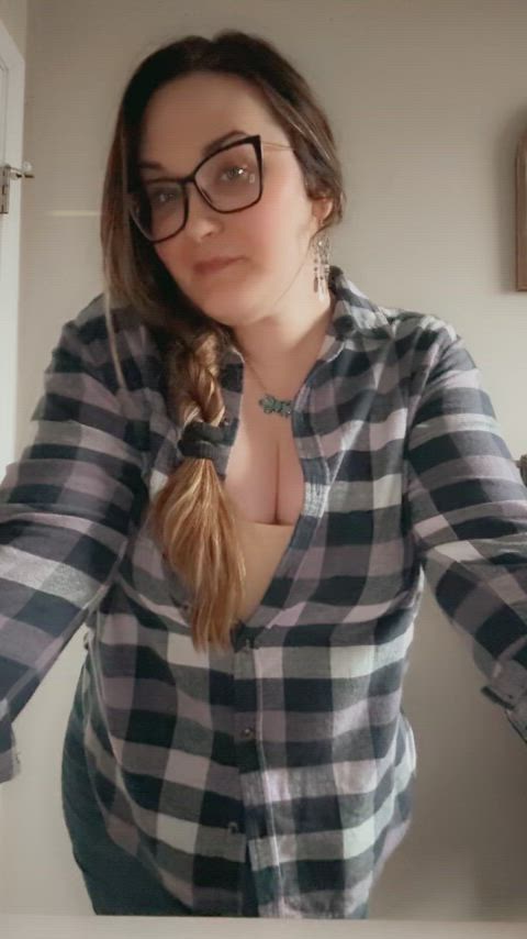 ass cleavage milf tight clip