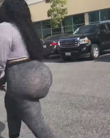 I misss that big ole fake booty. Y’all bullied her off the net 😩🤦🏾‍♂️