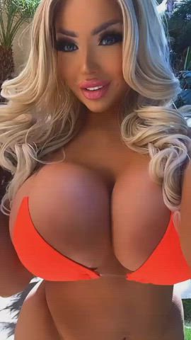Incredible bimbo, isn't she exactly what we all adore!? 🥵🔥💦