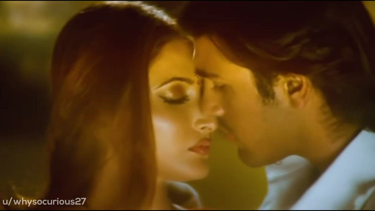 Bollywood French Kissing Indian Kiss Kissing Saree clip