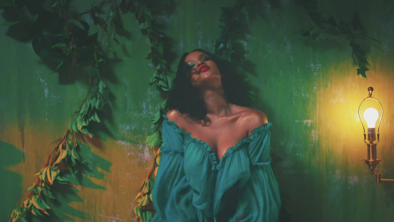 Rihanna boobs bouncing