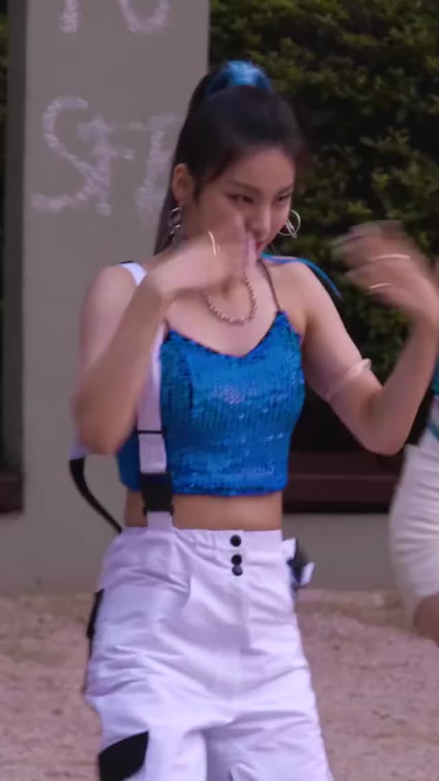 ITZY - Yeji 190802 4