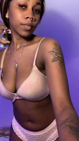 Cute and slim ebony girl waiting to please you &lt;3 want some [sext]ing? Live