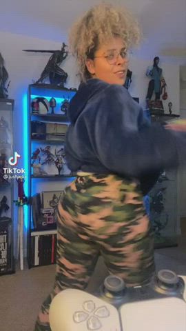 ass booty jiggling leggings nerd thick turkish twerking clip