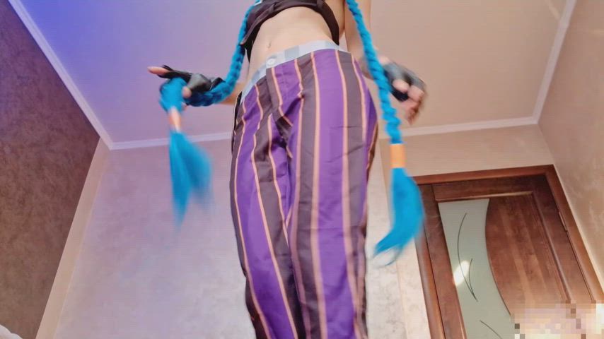 Naughty Jinx [League of Legends] strips off and plays with her ass (Lina Moore)