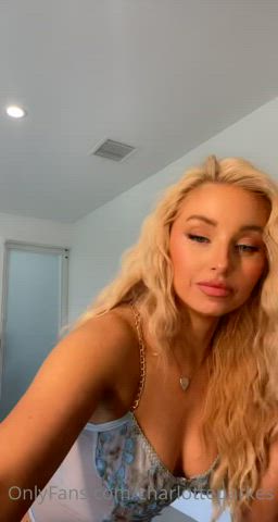 blonde booty lips clip