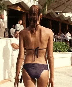 (146546) Gal Gadot Bikini Butt Shake.