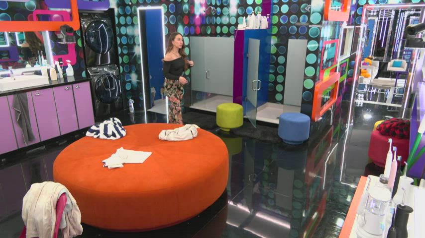 Jacey-Lynne Checking Herself Out 2022-04-25 BBCan10
