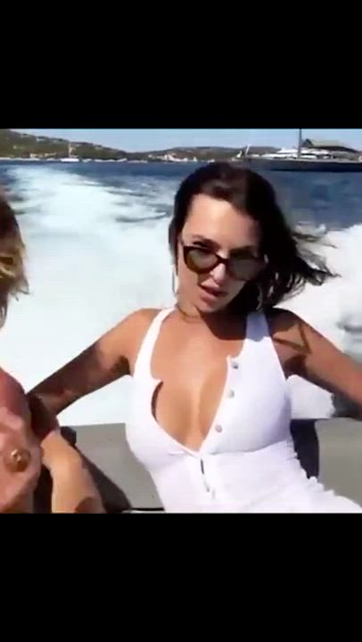 Emily Ratajkowski clip