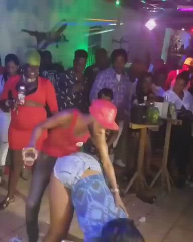 He shows skillfull daggering moves with the sexy dancehall queen Daniboo🔥
