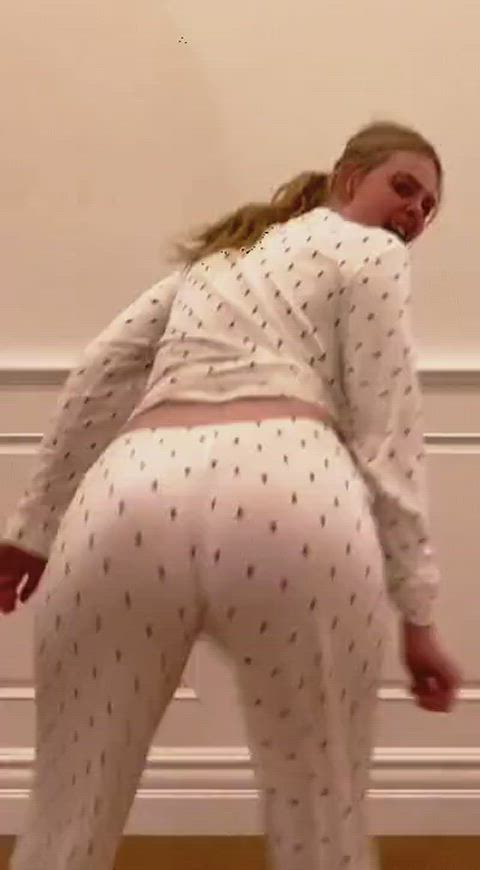 booty celebrity elle fanning clip