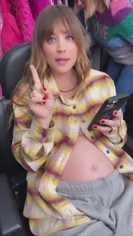 brunette celebrity kaley cuoco pregnant clip