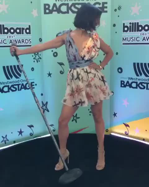 Vanessa Hudgens clip