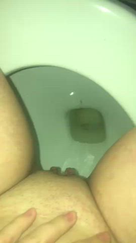 Girlfriend Homemade Peeing Pussy Toilet clip