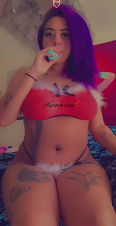 Christmas is coming fast, I bet I can make you cum faster 😜💦🎄