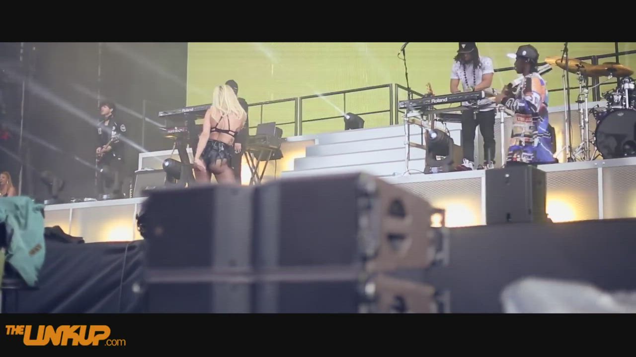 Ass Celebrity Rita Ora Shaking Twerking UK clip