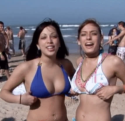 beach teen tits clip