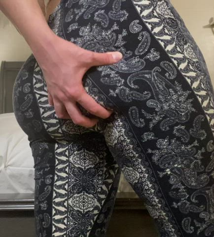 Would you grab my big ass in these sexy pants? 🤭💋