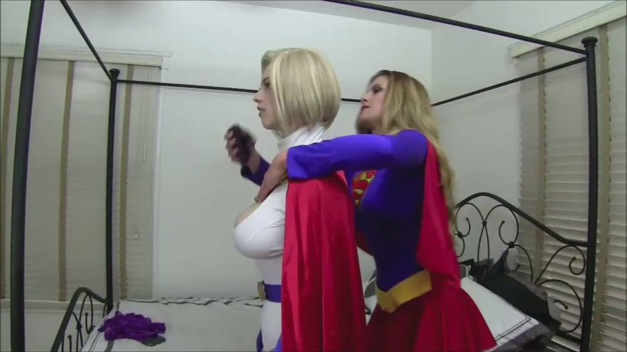 Supergirl vs Power Girl