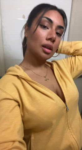 19 years old big tits boobs chubby lips onlyfans teasing teen tits clip